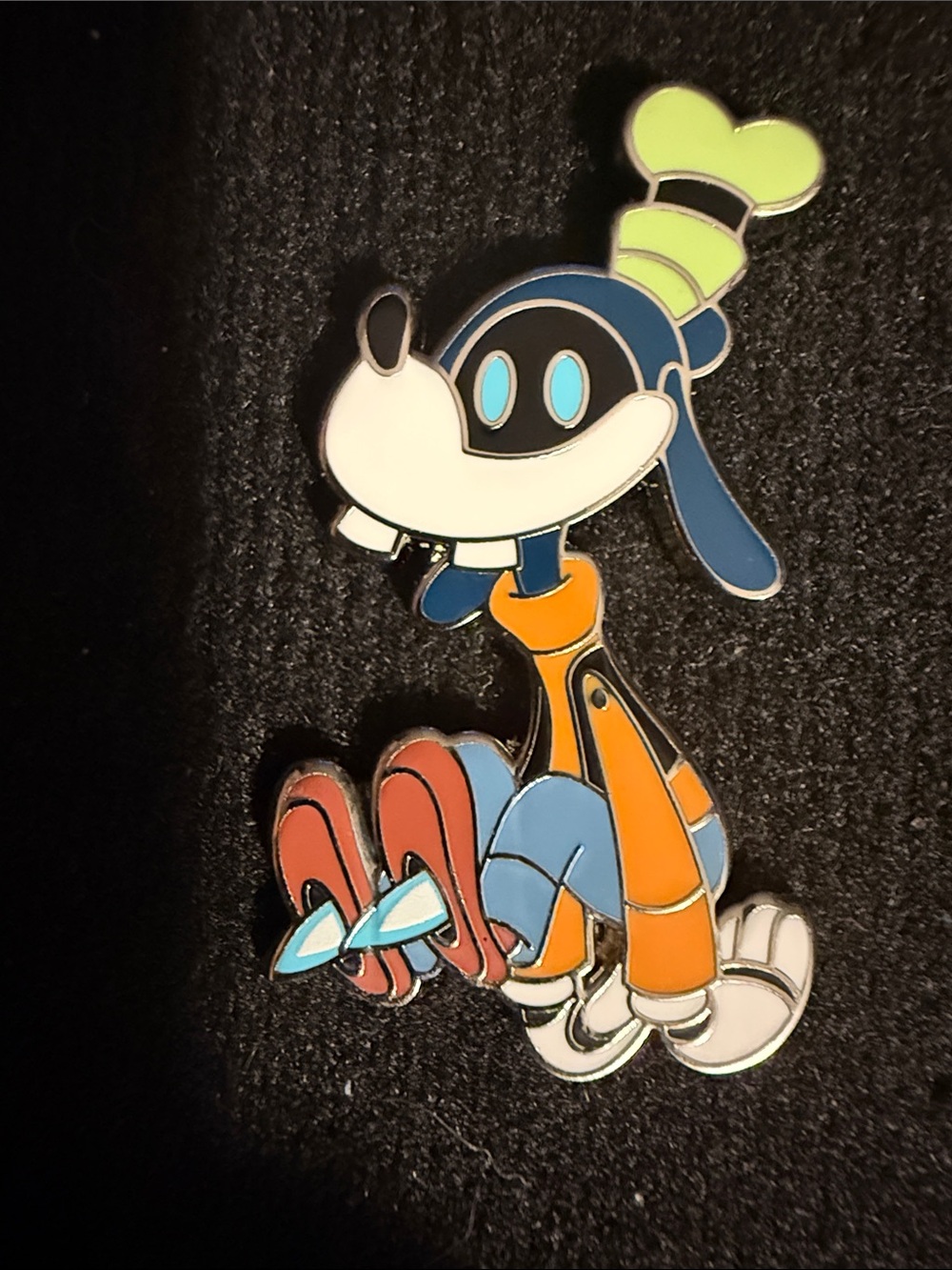 Disney Parks Robot Goofy enamel pin2026